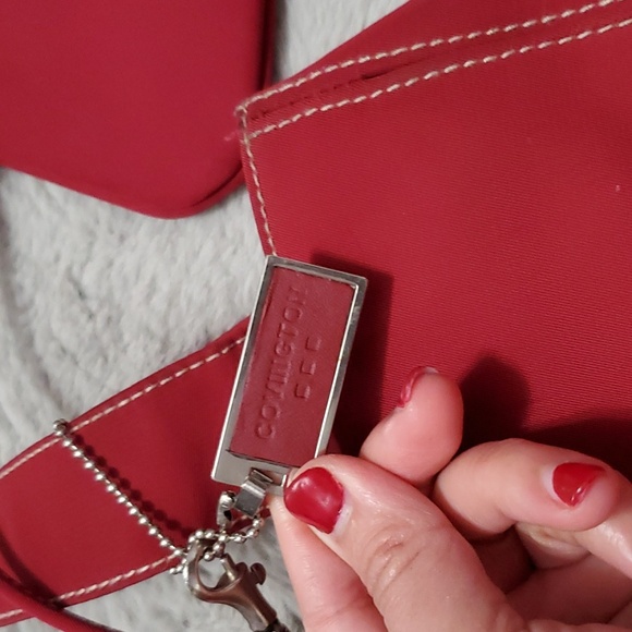 Covington Red nylon shoulder bag with coin purse - Picture 3 of 16
